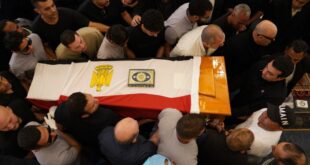 شيّع الناس أمير الغناء العربي هاني شاكر في مسجد أبوشقة بالشيخ زايد ونُقل إلى مقابر أسرته في 6 أكتوبر