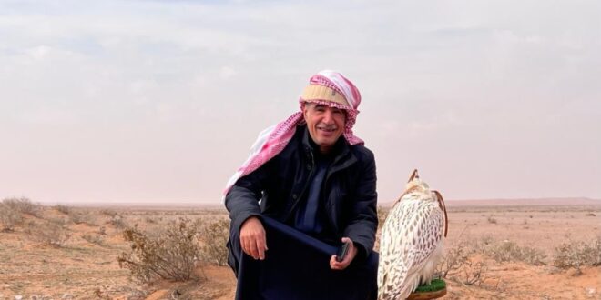 الفيلم الوثائقي «مقناص سعود عبدالعزيز البابطين 2025-2026» يعكس تراث الصقارة ويحفظ الهوية الخليجية عبر قناة البوادي