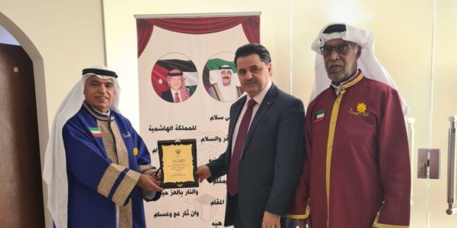 سفير المملكة لدى الكويت يكرّم فرقة الجهراء استعداداً لمشاركتها في فعاليات مهرجان جرش الدولي الأربعين